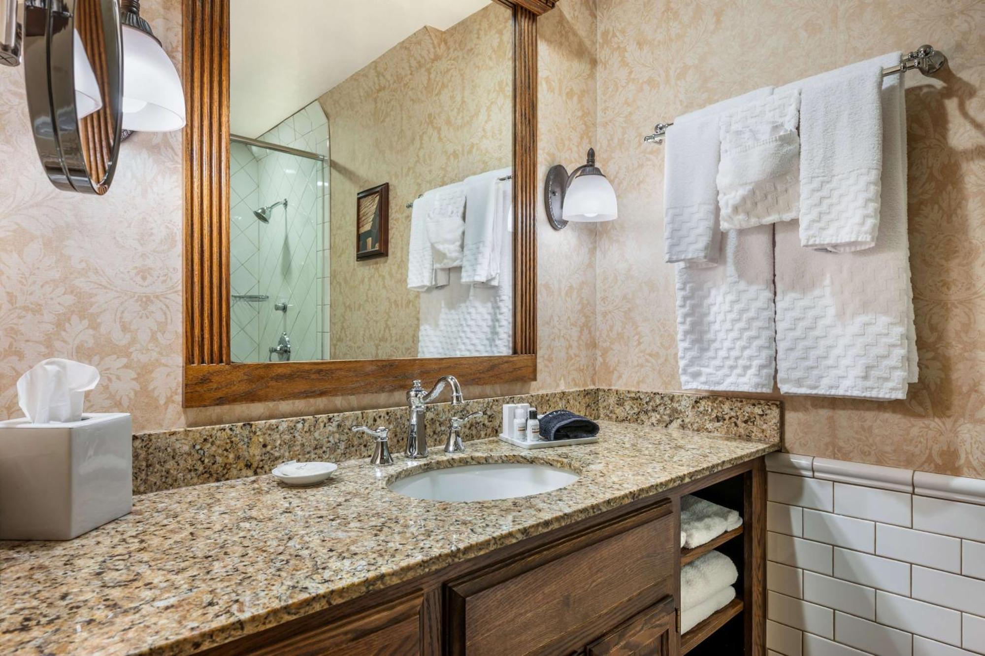 Best Western Premier Mariemont Inn Цинциннати Экстерьер фото